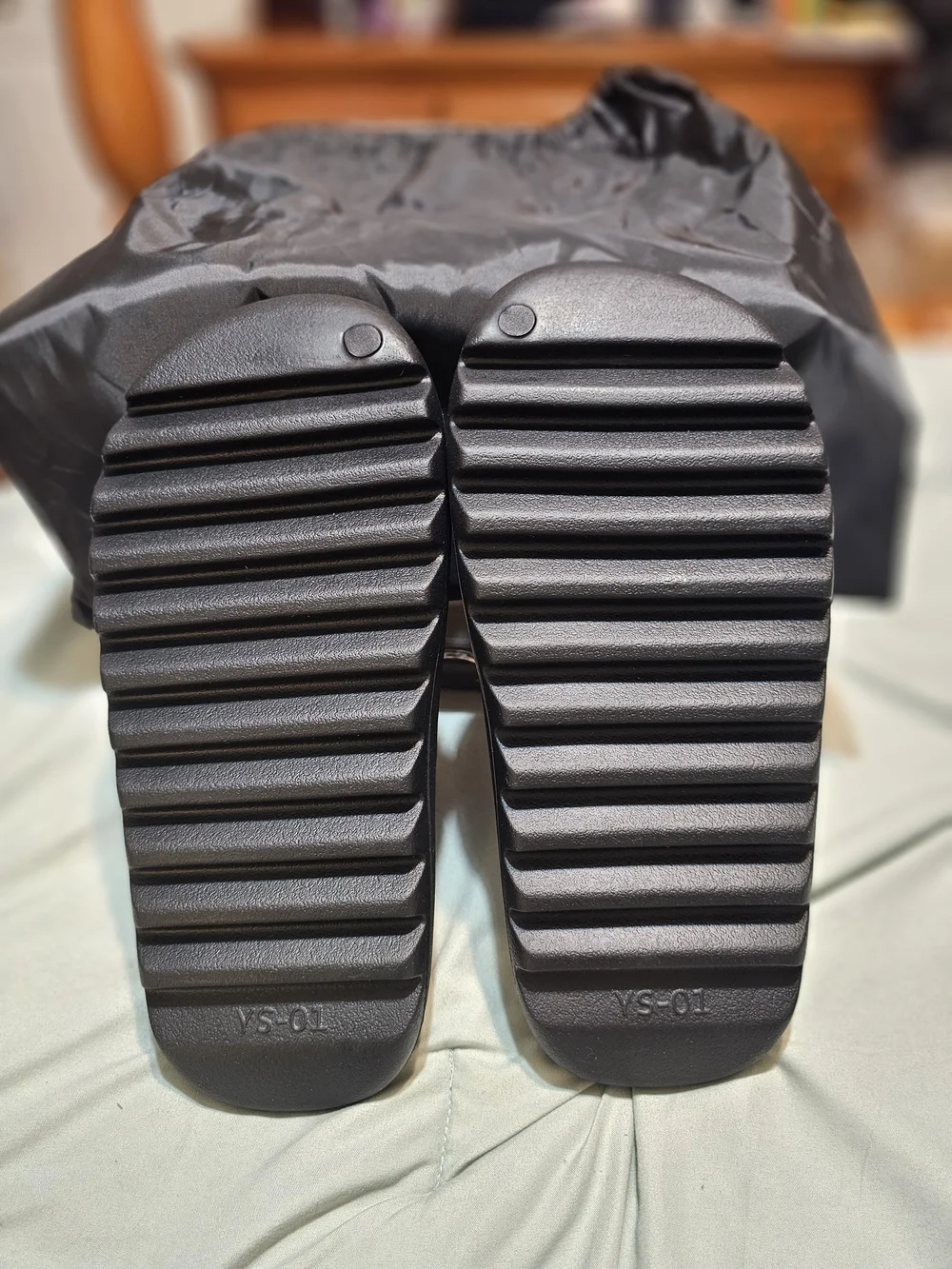 Yeezy chunky slip